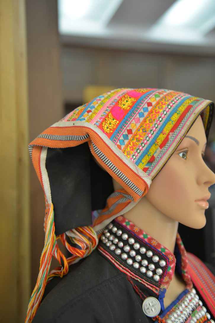 拉祜族头饰--冠帽头巾